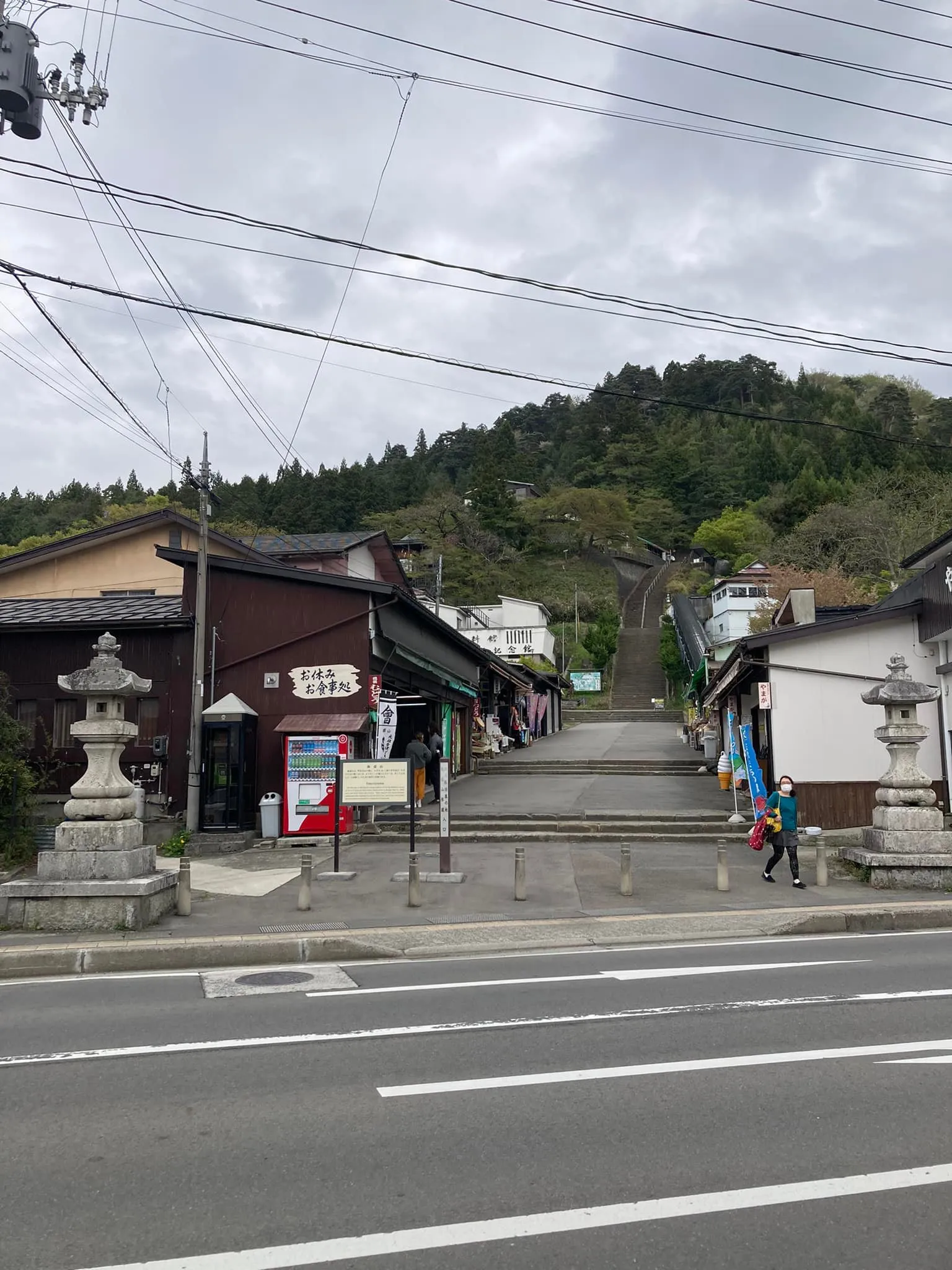 昨日は郡山市で仕事を終わらせて会津若松市に移動して、白虎隊の...