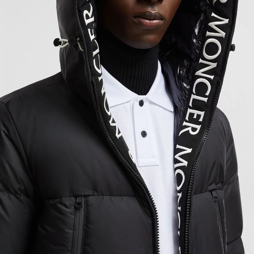 モンクレールにモンクを言っているわけではない